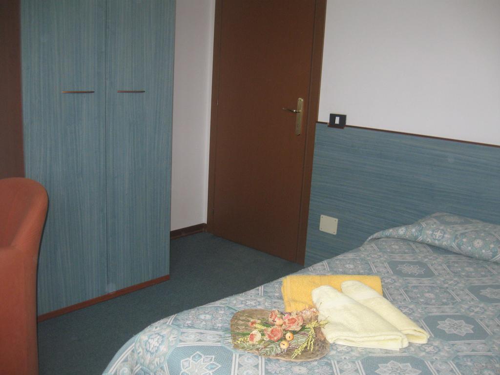 Albergo Del Turista Vernasca الغرفة الصورة
